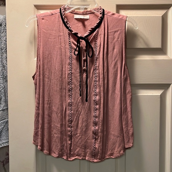 Active USA mauve sleeveless blouse with black tie ribbon size medium pretty top - Picture 1 of 8